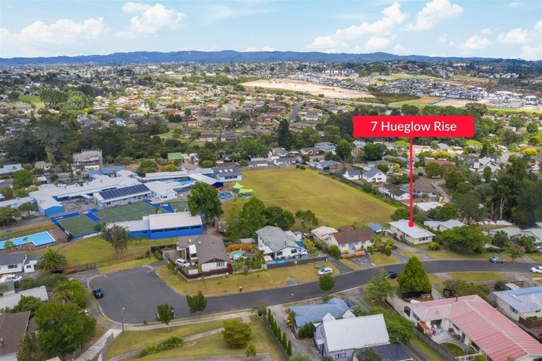 Photo of property in 7 Hueglow Rise, West Harbour, Auckland, 0618