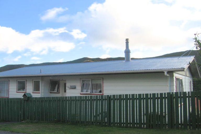 Photo of property in 202 Mitchell Street, Brooklyn, Wellington, 6021