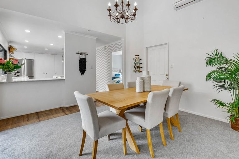 Photo of property in 11 Huntaway Lane, Te Atatu Peninsula, Auckland, 0610