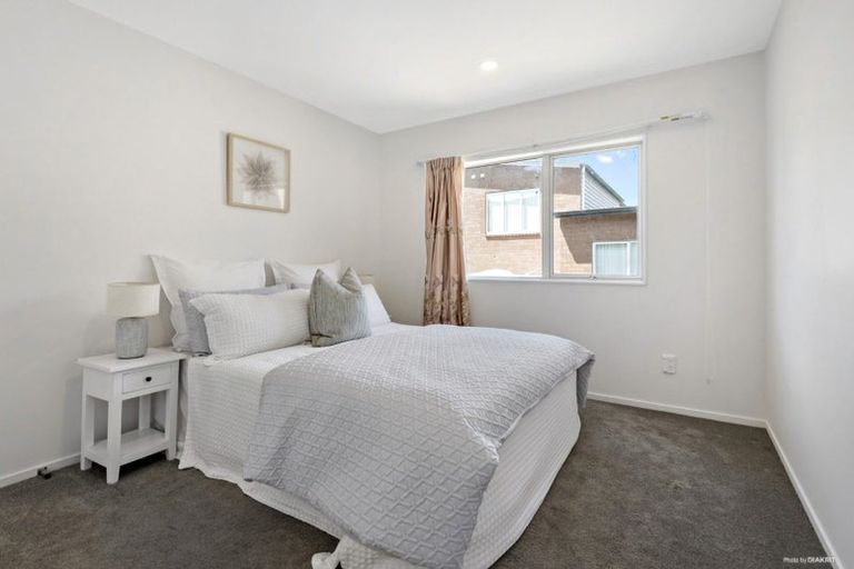Photo of property in 17 Sunshine Boulevard, Sunnyvale, Auckland, 0612