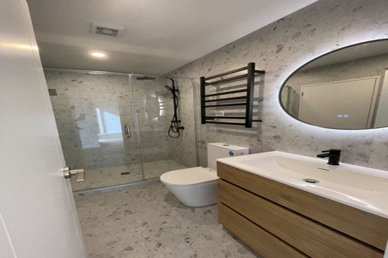 Photo of property in 11d Trinidad Road, Sunnynook, Auckland, 0620