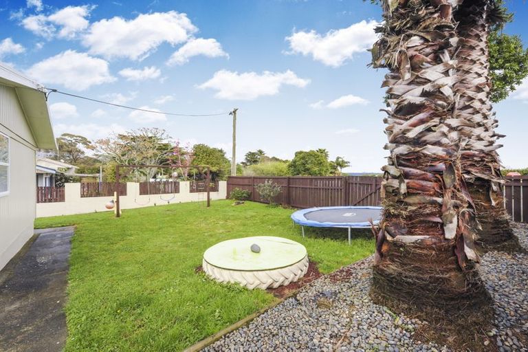 Photo of property in 83 Sunnyvale Road, Massey, Auckland, 0614