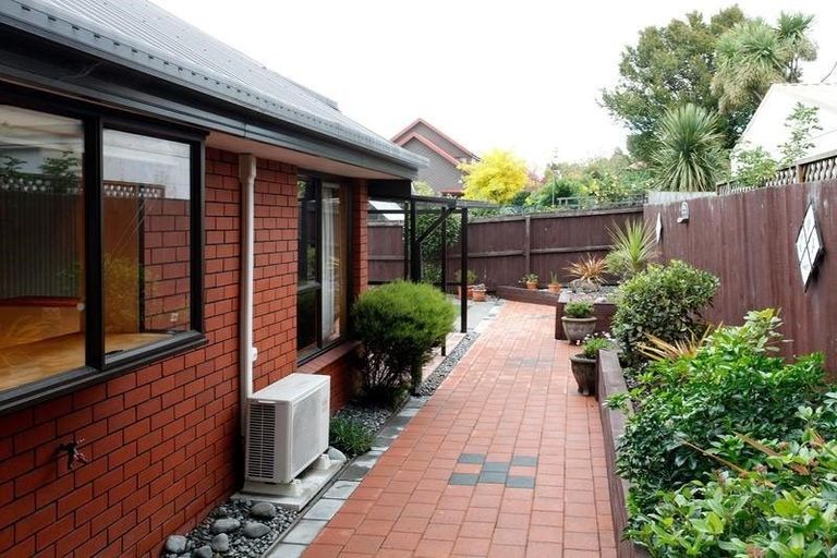 Photo of property in 2/7 Cherrywood Place, Redwood, Christchurch, 8051