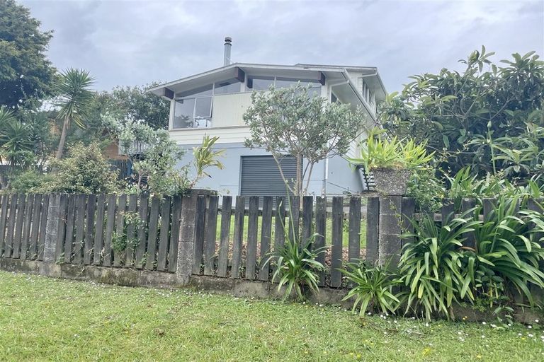 Photo of property in 18 Pankhurst Place, Sunnyvale, Auckland, 0612