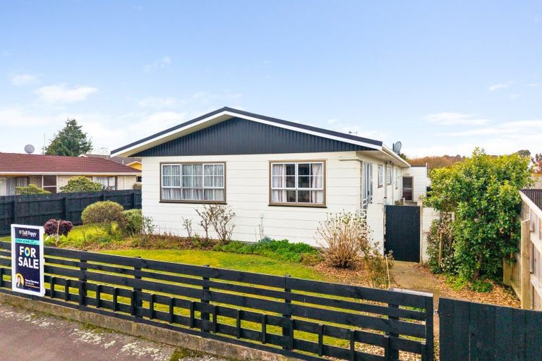Photo of property in 8 Cambridge Street, Pahiatua, 4910