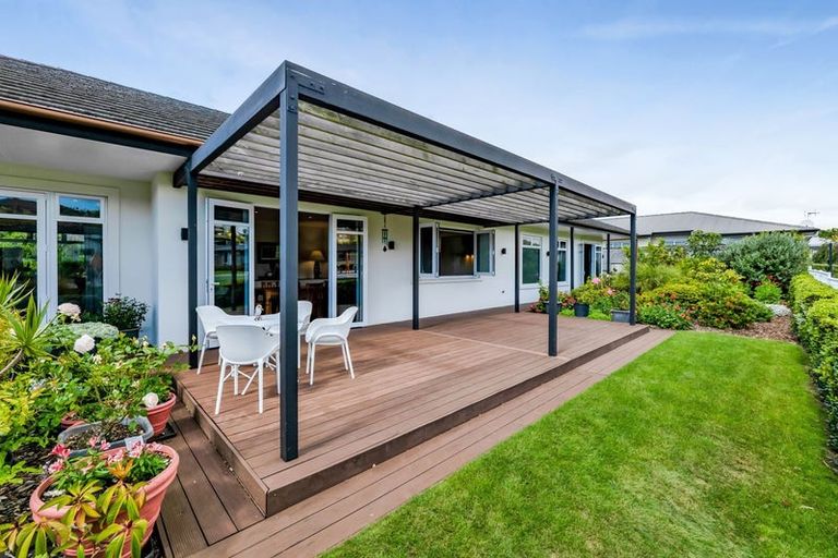 Photo of property in 18 Te Arakete Place, Hurworth, New Plymouth, 4310