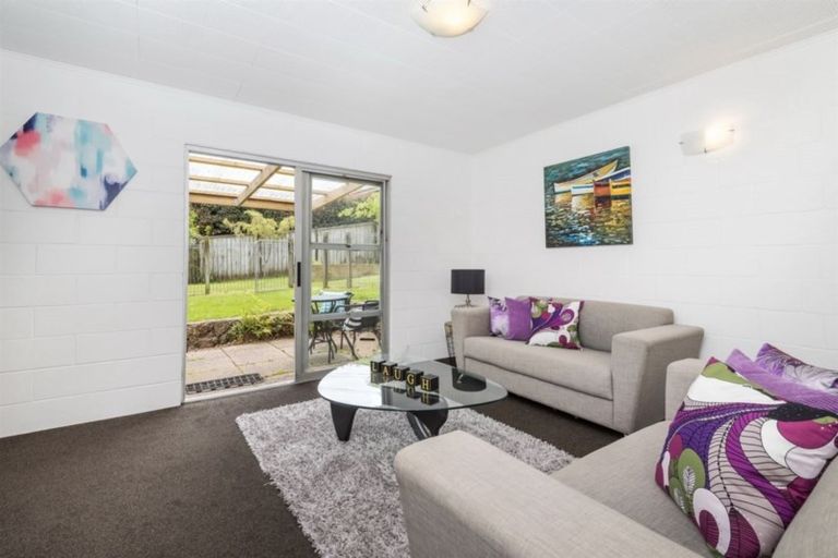 Photo of property in 9 Phillip Parade, Forrest Hill, Auckland, 0620