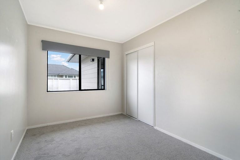 Photo of property in 2/18 Gloria Avenue, Te Atatu Peninsula, Auckland, 0610