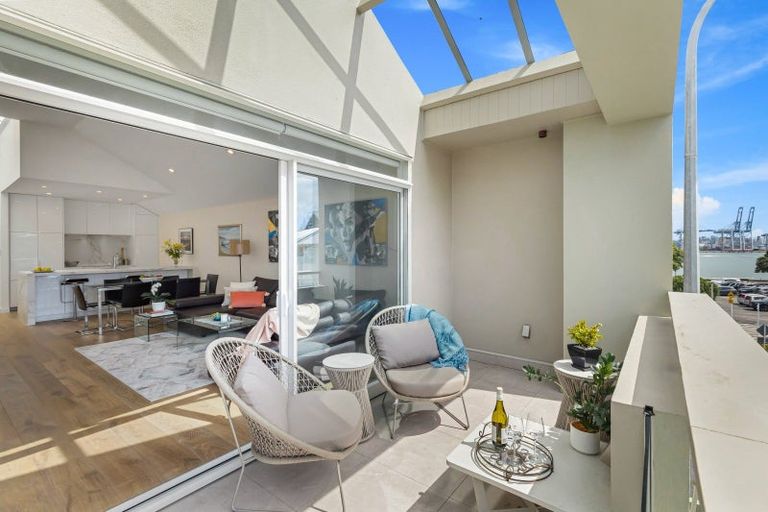 Photo of property in 2d/2 Queens Parade, Devonport, Auckland, 0624