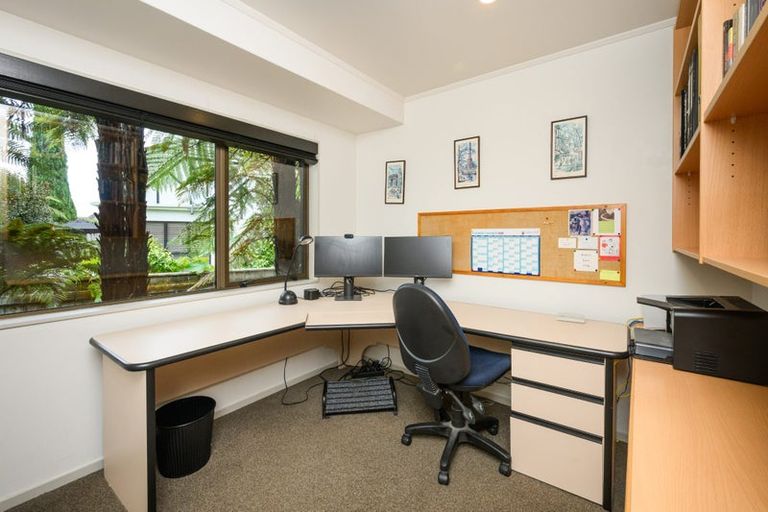 Photo of property in 3 Earl Place, Hokowhitu, Palmerston North, 4410