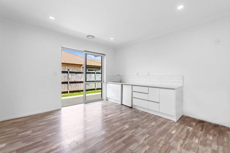 Photo of property in 587 Great South Road, Rosehill, Papakura, 2113