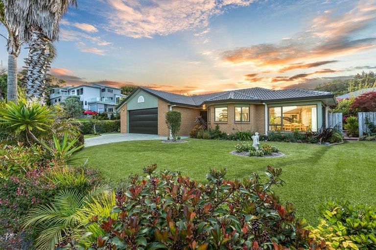 Photo of property in 1 Astor Place, Orewa, 0931