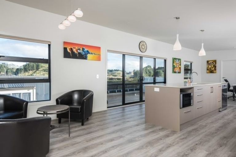 Photo of property in 16 Rire Hau Lane, Pyes Pa, Tauranga, 3112