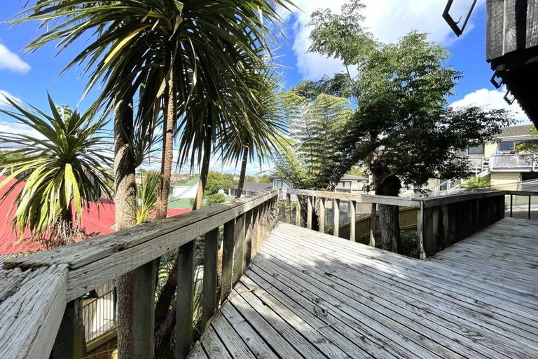 Photo of property in 1/64 Mirrabooka Avenue, Botany Downs, Auckland, 2010