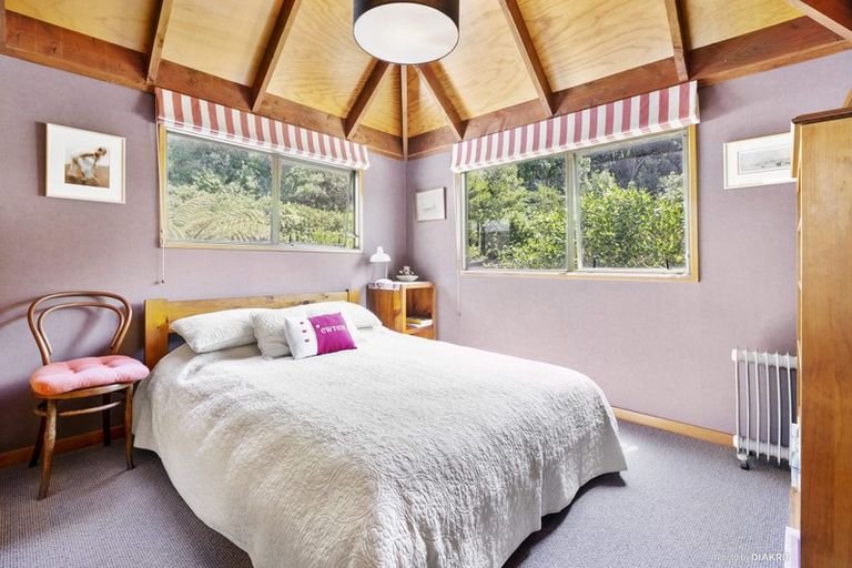 Photo of property in 146 Breaker Bay Road, Breaker Bay, Wellington, 6022