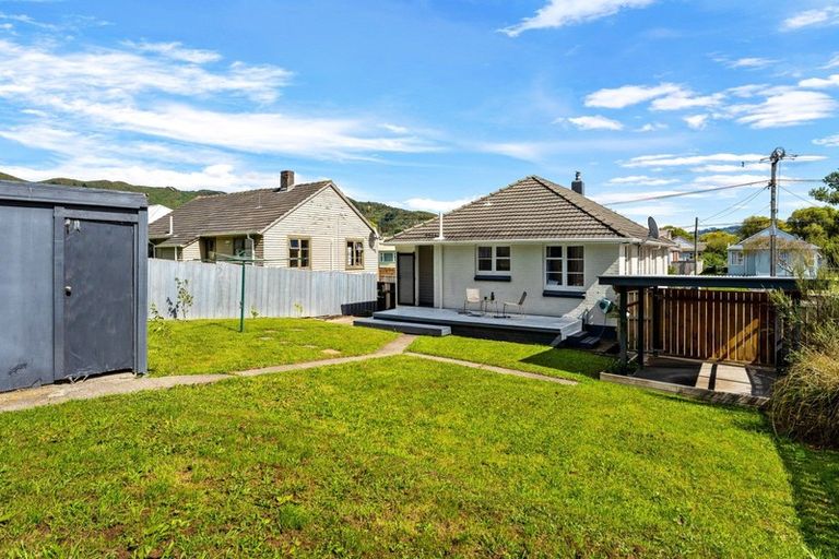Photo of property in 198 Waddington Drive, Naenae, Lower Hutt, 5011