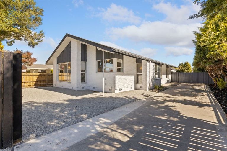 Photo of property in 385 Main North Road, Redwood, Christchurch, 8051