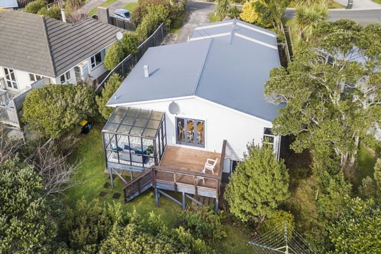 Photo of property in 140 Broderick Road, Johnsonville, Wellington, 6037