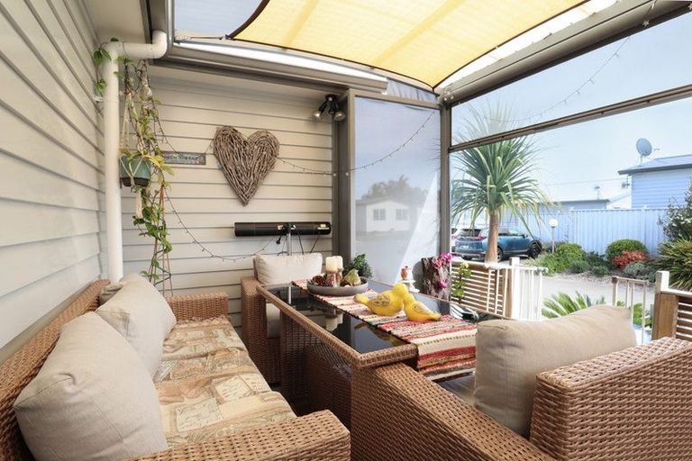 Photo of property in 11 Kamahi Crescent, Papamoa Beach, Papamoa, 3118