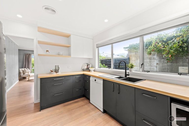 Photo of property in 23 Dowling Grove, Silverstream, Upper Hutt, 5019