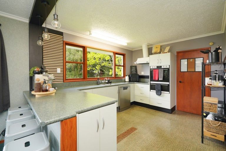 Photo of property in 339 Oteramika Road, Seaward Bush, Invercargill, 9871