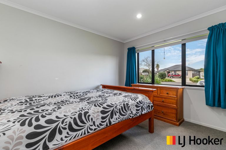 Photo of property in 31 Harbour Crest Drive, Waiuku, 2123