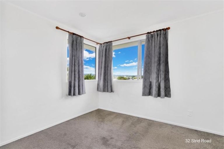 Photo of property in 32 Strid Road, Te Atatu South, Auckland, 0610