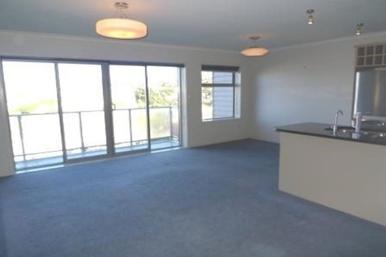 Photo of property in 52d Mandalay Terrace, Khandallah, Wellington, 6035