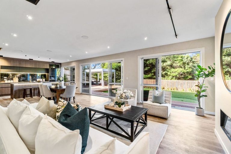 Photo of property in 9c Olwyn Place, Greenhithe, Auckland, 0632