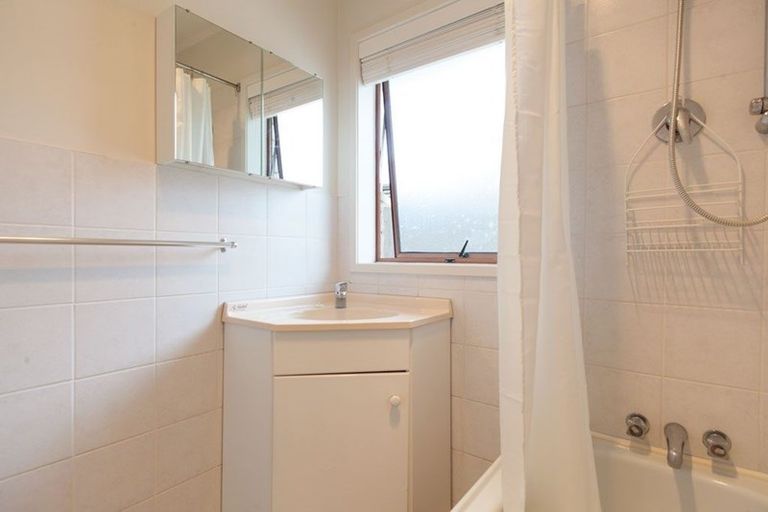 Photo of property in 27 Wainui Avenue, Point Chevalier, Auckland, 1022