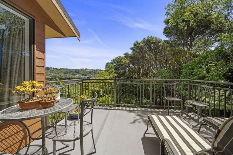 Photo of property in 38 James Cook Drive, Whitby, Porirua, 5024