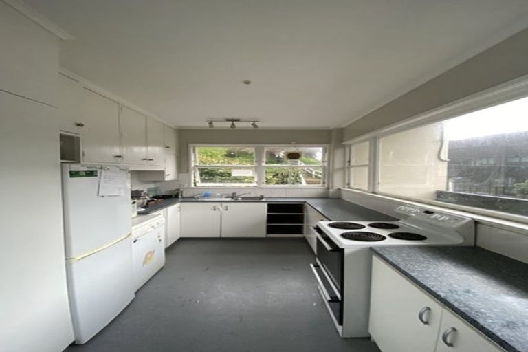 Photo of property in 70 Kelburn Parade, Kelburn, Wellington, 6012