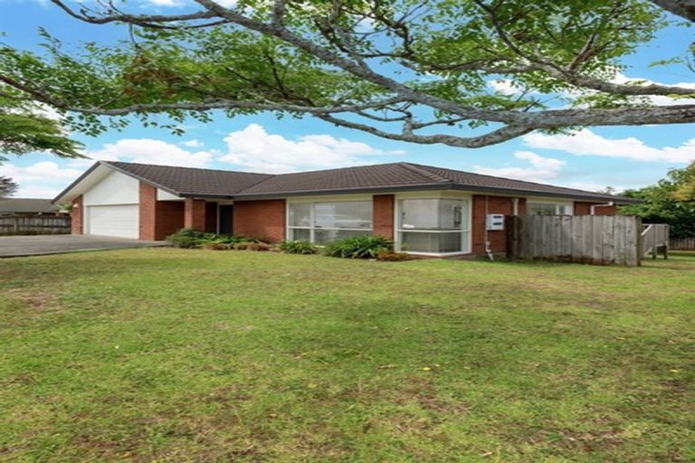 Photo of property in 27 Bard Place, Golflands, Auckland, 2013