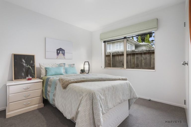 Photo of property in 48 Godley Road, Green Bay, Auckland, 0604