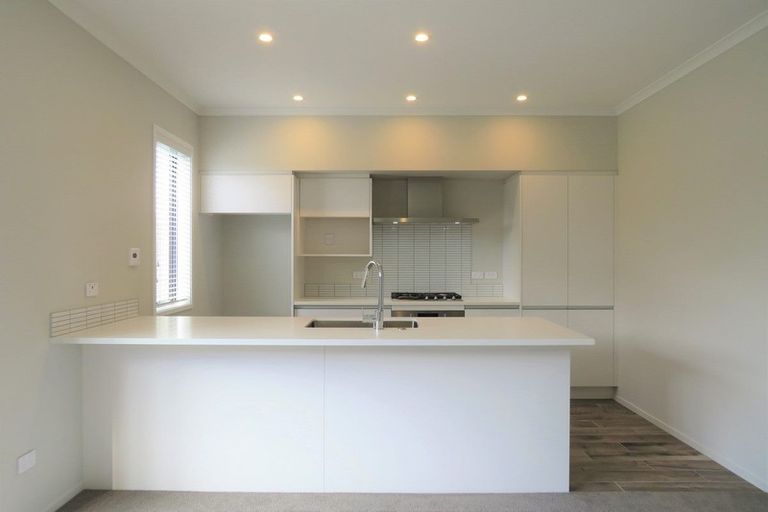 Photo of property in 21 Wai Place, One Tree Point, 0118