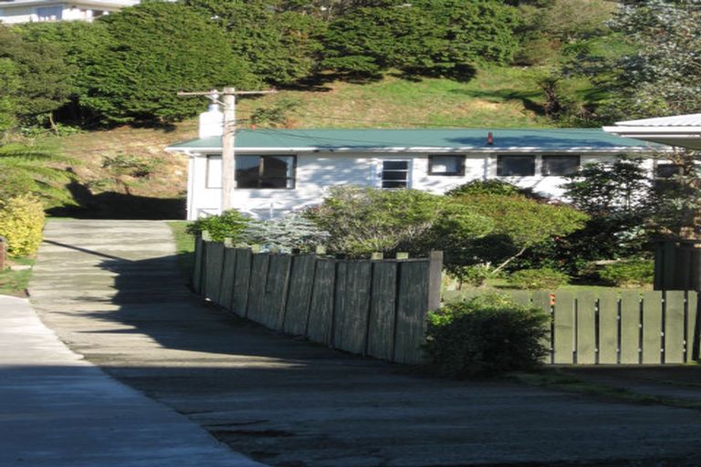 Photo of property in 62 Salford Street, Newlands, Wellington, 6037