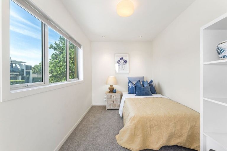 Photo of property in 2/154 Marine Parade, Mount Maunganui, 3116