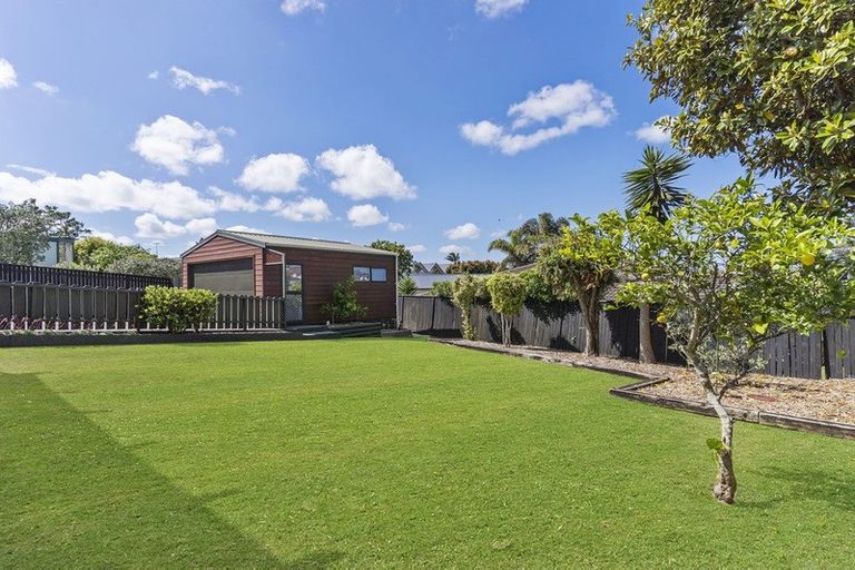 Photo of property in 6 Channing Crescent, Botany Downs, Auckland, 2010