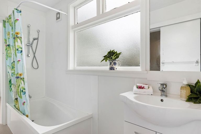 Photo of property in 100 Blighs Road, Strowan, Christchurch, 8052