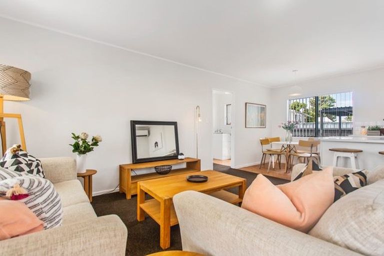 Photo of property in 1/13 Maplesden Drive, Clendon Park, Auckland, 2103