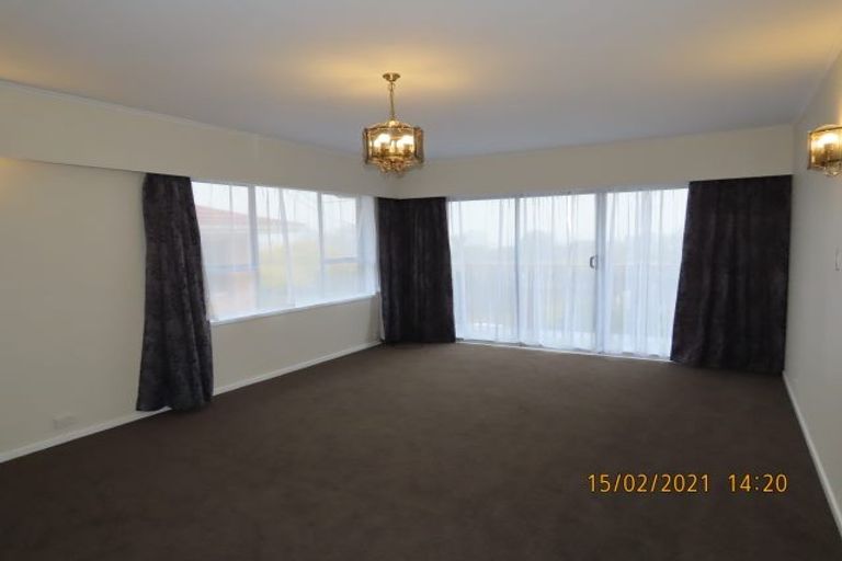 Photo of property in 8 Bodi Place, Te Atatu South, Auckland, 0610