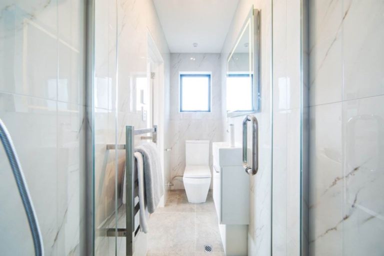 Photo of property in 128 Mcclymonts Road, Oteha, Auckland, 0632