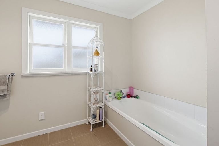 Photo of property in 5 Sheffield Street, Awapuni, Palmerston North, 4412