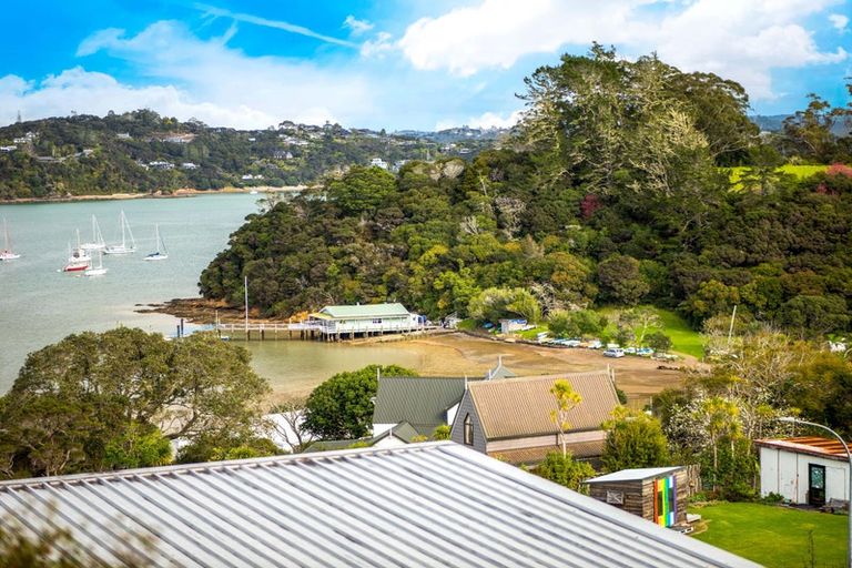 Photo of property in 18 Brind Road, Russell, 0202