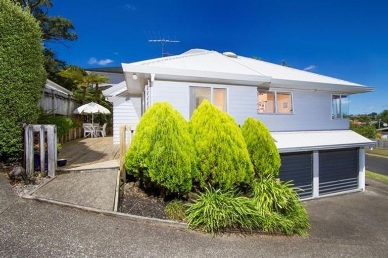 Photo of property in 1/106 Stapleford Crescent, Browns Bay, Auckland, 0630