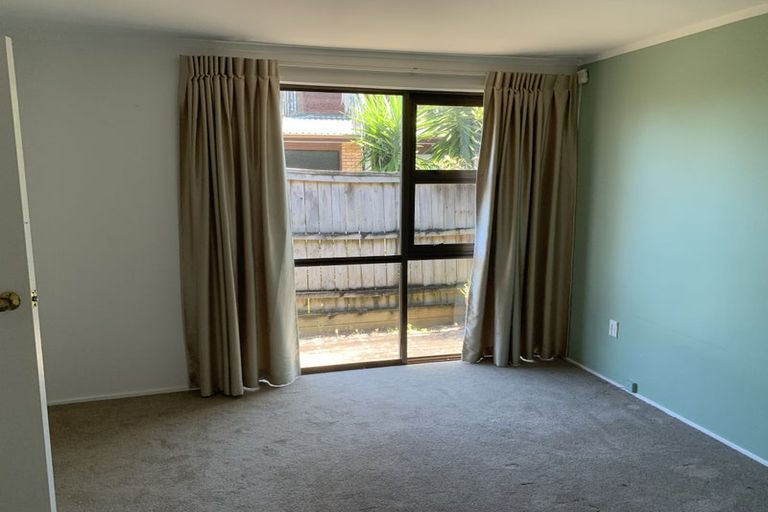 Photo of property in 2/15 Fairfax Avenue, Northcote, Auckland, 0627