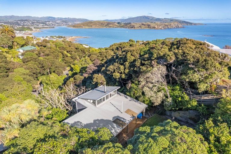 Photo of property in 100 Motuhara Road, Plimmerton, Porirua, 5026
