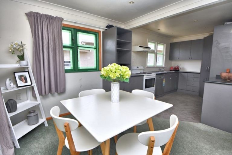 Photo of property in 74 Kent Street, Carterton, 5713