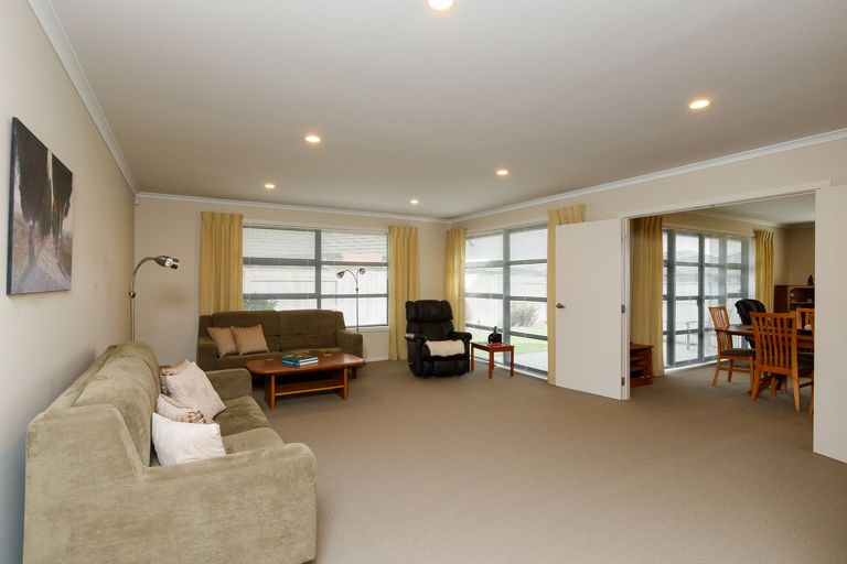Photo of property in 8 Medallion Court, Kelvin Grove, Palmerston North, 4414