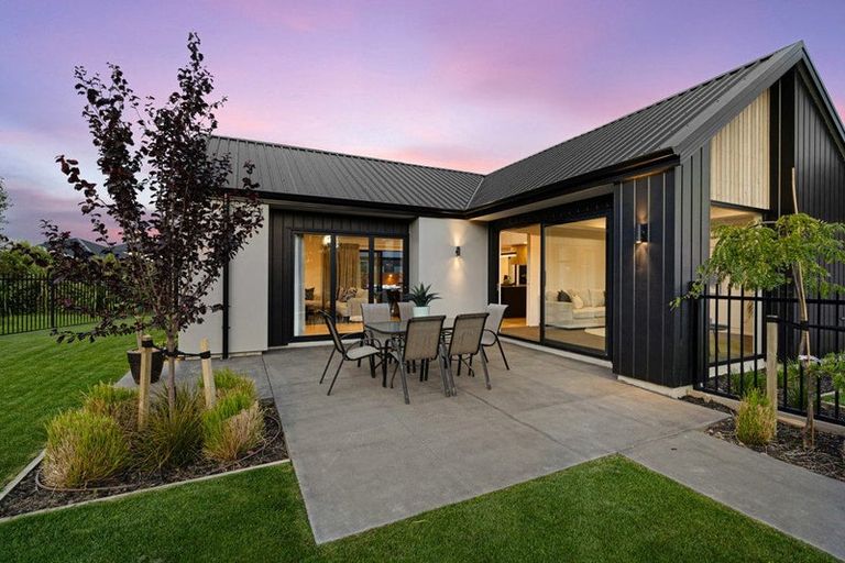 Photo of property in 8 Kirkland Crescent, Harewood, Christchurch, 8051